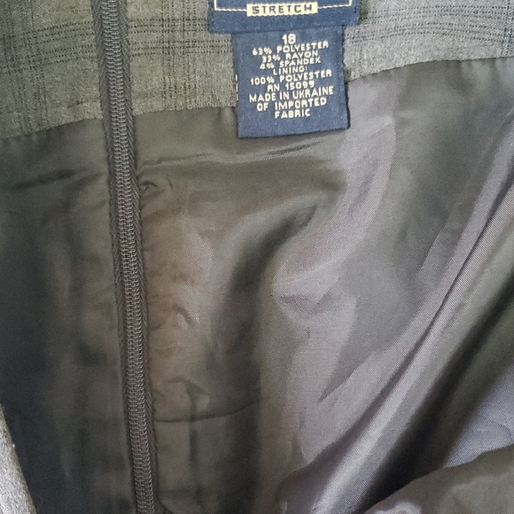 Laura Scott Charcoal Lined Business Skirt - Picture 10 of 10